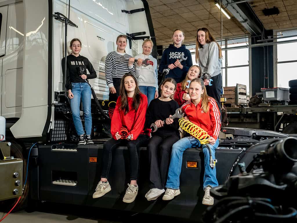 Tech gelderland gelderland de gelderlander techniek meiden auto vrachtwagen roc opleiging energieweg